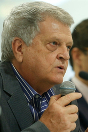 Presidente do ICMBio com microfone